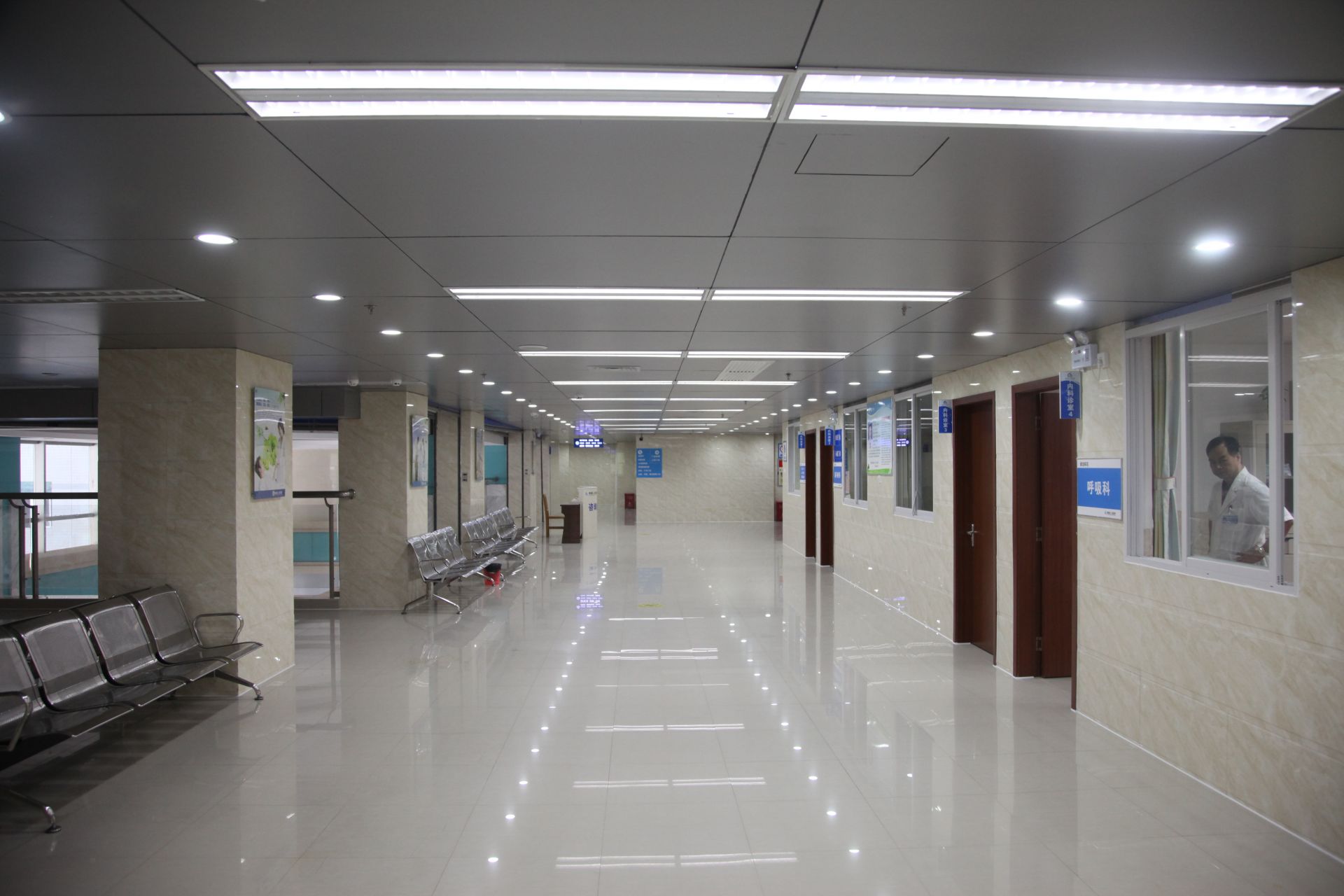 防城區(qū)人民醫(yī)院室內(nèi)實(shí)圖.JPG